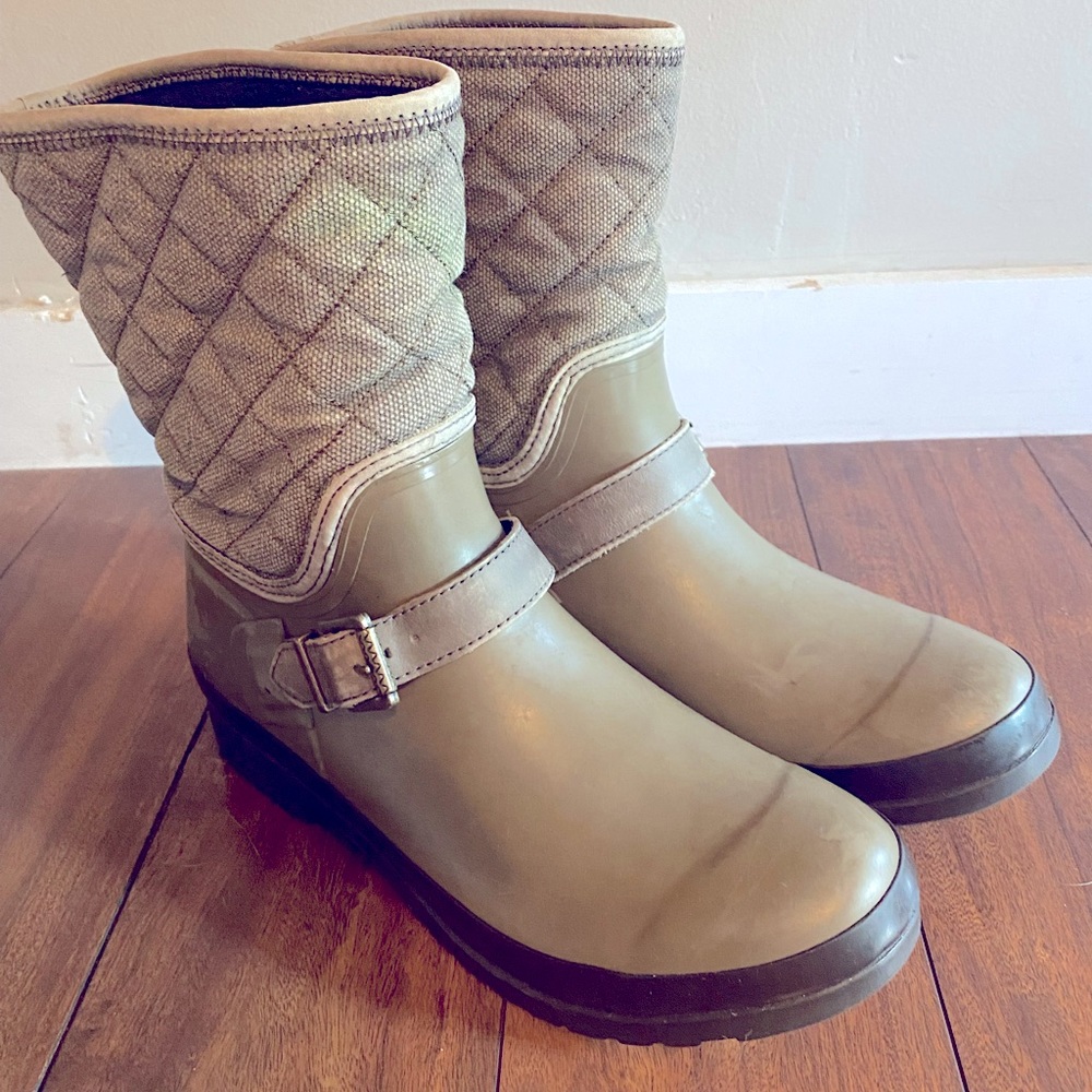 Sperry rain boots